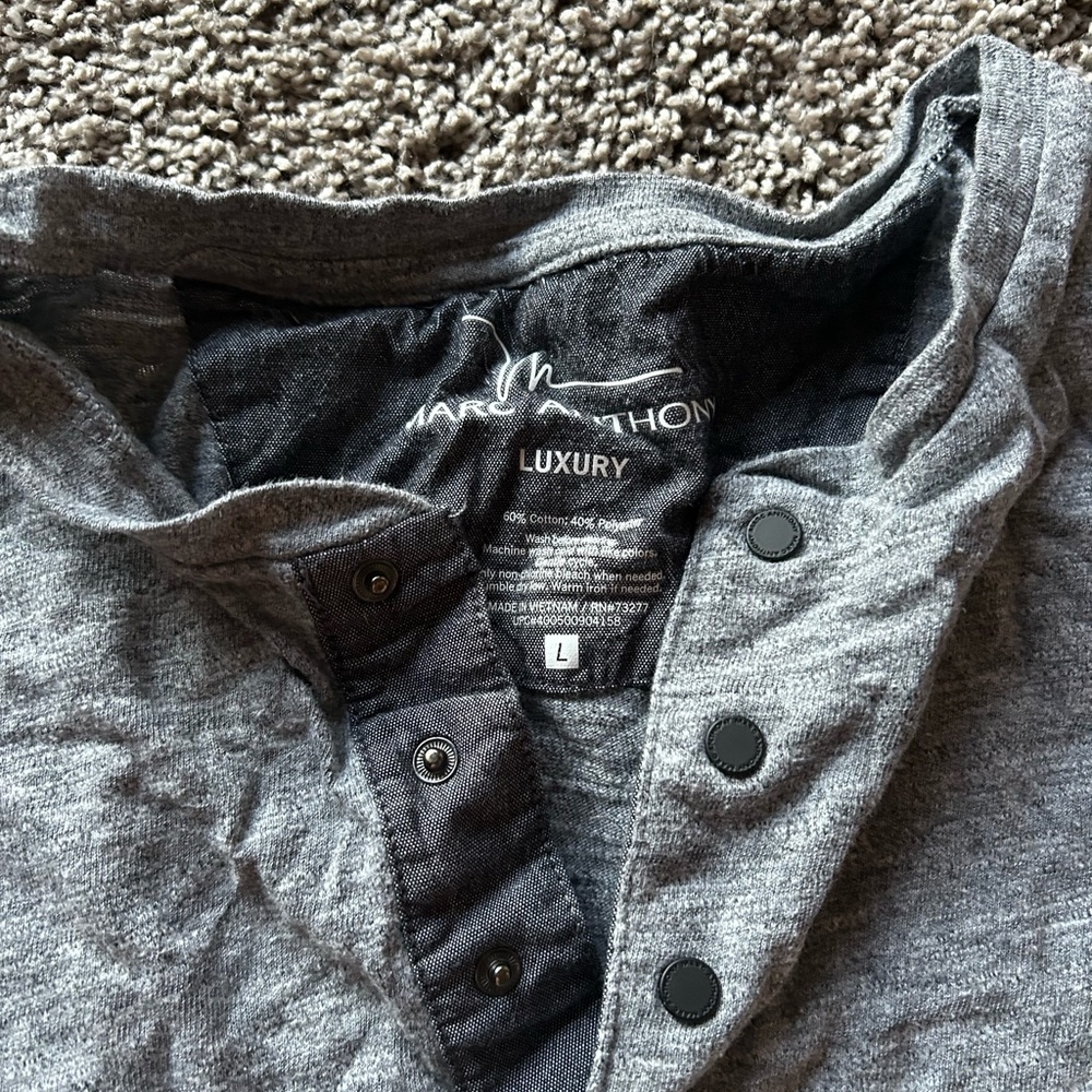 Men’s gray long sleeve